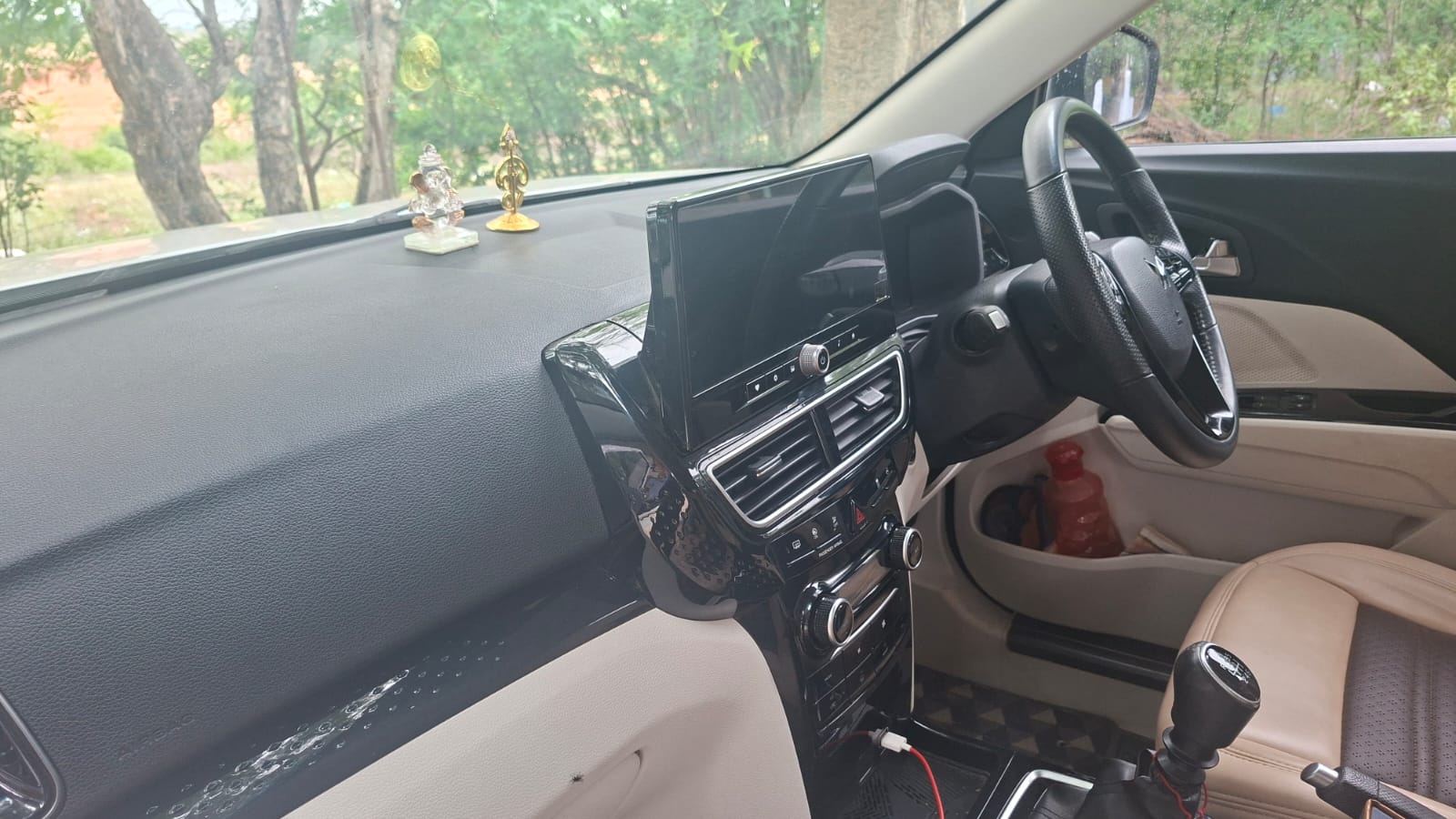 Mahindra XUV3XO - Image 3